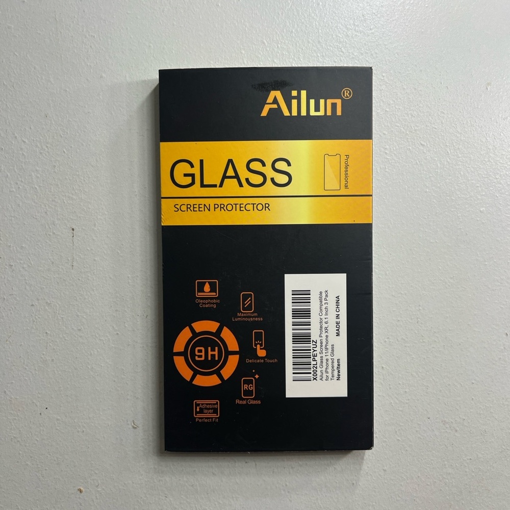 Ailun Tempered Glass Screen Protector - Black Packaging